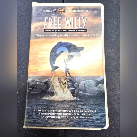 FREE Willy VHS - Picture 1 of 3
